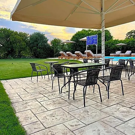 Angelos Aparthotel 3*